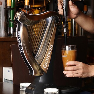 生で本場ベルギーの味を楽しむ。瓶も常時50種以上！