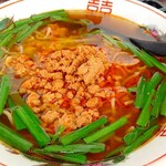 台湾料理 紅葉 - 辛さ控えめだけど、スープにラー油は浮いてます。