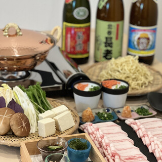 超值套餐最后的冲绳荞麦面很受欢迎！还提供泡盛和单点菜肴。