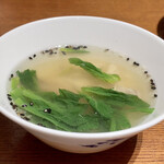 老四川 飄香小院 - 本日のスープは骨付きの鶏肉とほうれん草に蓮の実、胡麻の香りも良く白湯なのでしょうかとてもしっかりと作られ美味しいのです♪