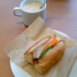 ニャーヴェトナム・プルミエ銀座 - 11/5 朝食裏メニュー バインミーハーフ(パクチー抜き)  