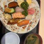 おさかな広場 寿司和食 ここも - 料理写真:特選上握りセット