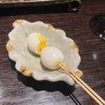 YAKITORI 燃 es - エルフランス　これも衝撃の串でした中の黄身が半熟トロトロでこの世のものと思えぬ濃厚さ