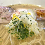 Japanese Soba Noodles 蔦 - ネギに柚子など