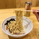 軟骨専門店 GRISTLE TOKYO - GRISTLE TOKYOの油そば白 しお味の麺