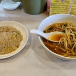 ベトコンラーメン新京 - ベトコンラーメン食べてる時にチャーハン到着！