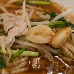 ベトコンラーメン新京 - 豚肉とにんにくの状況