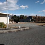 陽なたぼっこ - 右手は楢葉中学校の敷地