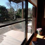 陽なたぼっこ - 庭の眺め