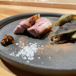 焼き鳥 とりら - 腿たたきと丹羽の黒豆