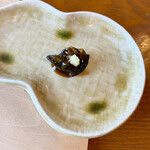 よし奈 - あわびの肝　ちょっとさくっととろっと甘辛に調理してあって肝って臭いイメージだったけど皆無。んま。