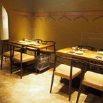 CHIKICHIKI - 店内（テーブル席）