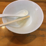 煮干中華ソバ イチカワ - ラーメンごっそさん。このあと和え玉あるのにスープ完飲してしまった。