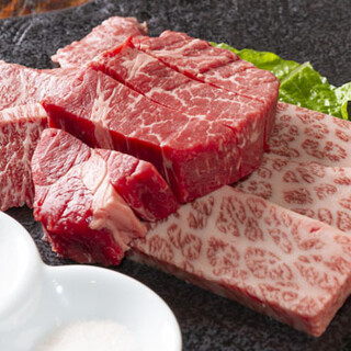 特級A5ランク黒毛和牛の炭火焼肉を堪能