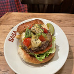 GRILL BURGER CLUB SASA - 【12月のMonthly Burger】
      『バジル香る3色カマンベールBurger¥1150』
      ※平日ランチは、ソフトドリンク付
      
      『熟成ベーコンのグリル¥650』
      
      『カールスバーグ¥550』