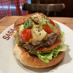 GRILL BURGER CLUB SASA - 【12月のMonthly Burger】
      『バジル香る3色カマンベールBurger¥1150』
      ※平日ランチは、ソフトドリンク付
      
      『熟成ベーコンのグリル¥650』
      
      『カールスバーグ¥550』
