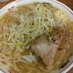 ラーメン二郎 - 野菜を少し食べてから