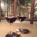 旭屋 - 古き良きな雰囲気の中で飲むワイン