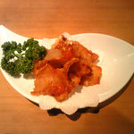 Dokadoka - 鶏皮のパリパリ揚げ