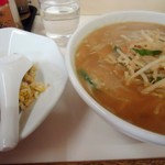 新川 - 味噌ラーメンの半チャーハンセット。850円也。税込。