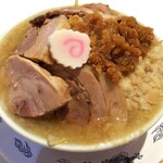 ハッピィ カフェ - 【期間限定】豚そばのぶーちゃん（ニンニクアブラマシ）900円