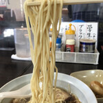 尾道ラーメン 桃竹 - 麺リフト。