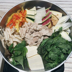 Yuzen - 薬膳出汁の15品目野菜鍋