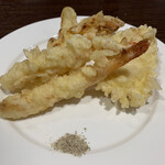 THE NEW YORK BAYSIDE KITCHEN - えびとイカとかき揚げの天ぷら