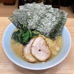 ラーメン たかし屋 - ラーメン750円麺硬め。海苔増し130円。