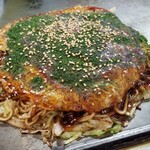 Daimarudou - お好み焼きそは肉玉(税込850円)
                        ・蒸し麺
                        ・ミツワソース(広島市)(サンフーズ)
                        ・焼き方:ヘラで何度も軽く押さえる
                        ・焼き上がりの形:ふっくら綺麗な焼き上がり
                        ・鉄板で食べるのがスタンダード