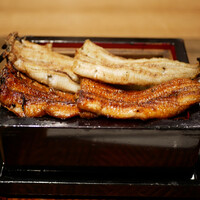にょろ助 銀座 - 蒲焼きと白焼きを食べ比べできる特上