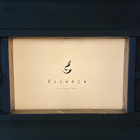 南青山エッセンス - ねー。ロゴからも中華臭しないですよねー。
                    うん、これ絶対フレンチっしょ。