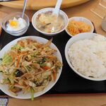 慶賓樓 - 肉野菜炒め定食 税込800円