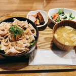 Fukagawa Biyori - 松坂豚しゃぶのステーキ醤油丼　800円