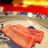にくの匠 三芳 - タンの昆布締め。いつもの定番。