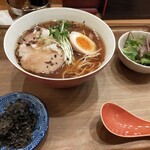 麺 くら馬 - 醤油ラーメン