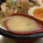 拉麺 えぼし - 特筆はスープ。西京味噌のこっくりとした甘味と旨味、煮干しの風味がベストマッチ。