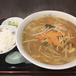 万八ラーメン - 料理写真: