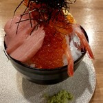 Sushi Izakaya Minato - 特上海鮮のせすぎ丼