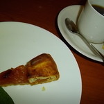 Passo A Passo - ランチのセットで紅玉の自家製パイとコーヒー