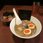 酒肴場 屯 - 濃厚煮干し蕎麦（味玉入り）¥900、海鮮丼¥500