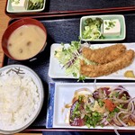 十八番 - かつおポン酢&スズキフライ定食。¥900。