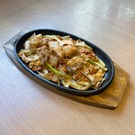 [Specialty] Teppanyaki offal grilled green onion kimchi