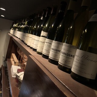 Approximately 4,000 types of wines selected by senior sommeliers