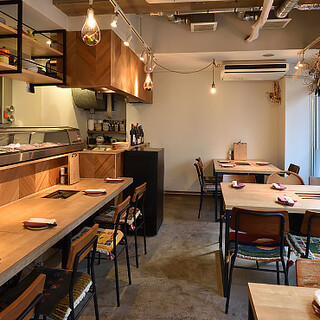 Stylish cafe-like interior ◆Perfect for small group dinner parties