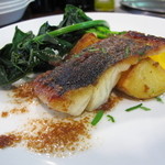 オステリア チロ - 豊浜産マダカのソテー
      ☆イタリア人が作る福岡産フィアリエーリとブロッコリーネーリ添え