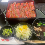 本みやけ - ステーキ 肉大盛り！　1550円。