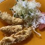 bb.q OLIVE CHICKEN cafe - フィンガー…1つ齧ったあと…