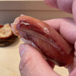 登喜和鮨 - 二枚付けにて、熟成した濃厚な脂が舌で一気に蕩けます！