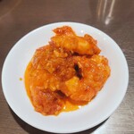 中華料理 景福 - 取り分けたエビチリ